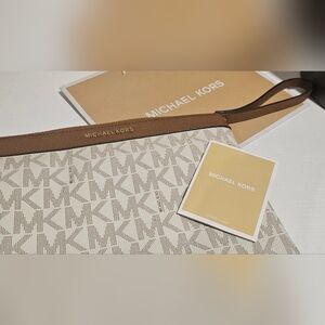 Michael Kors Zipped Clutch Wristlet